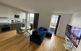 Luxury Top Floor Penthouse Apartment Near Heathrow