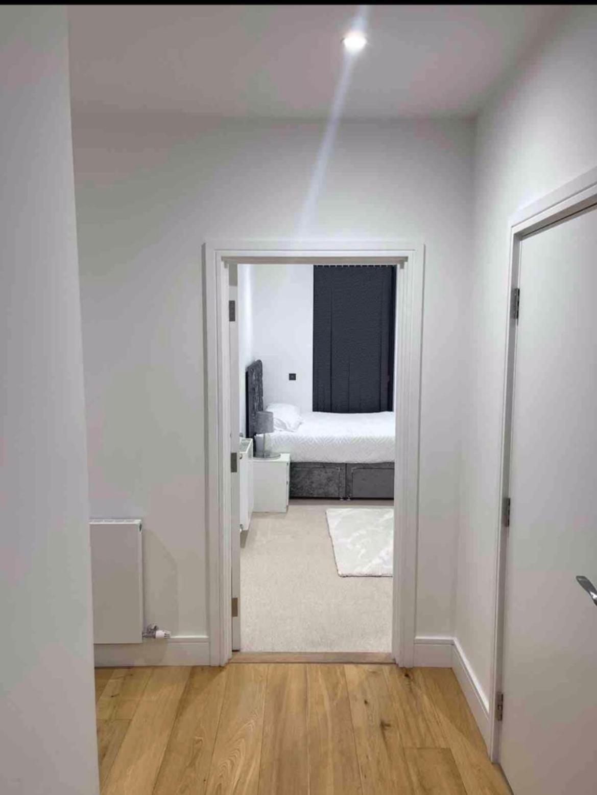 Luxury Top Floor Penthouse Apartment Near Heathrow London Exterior photo