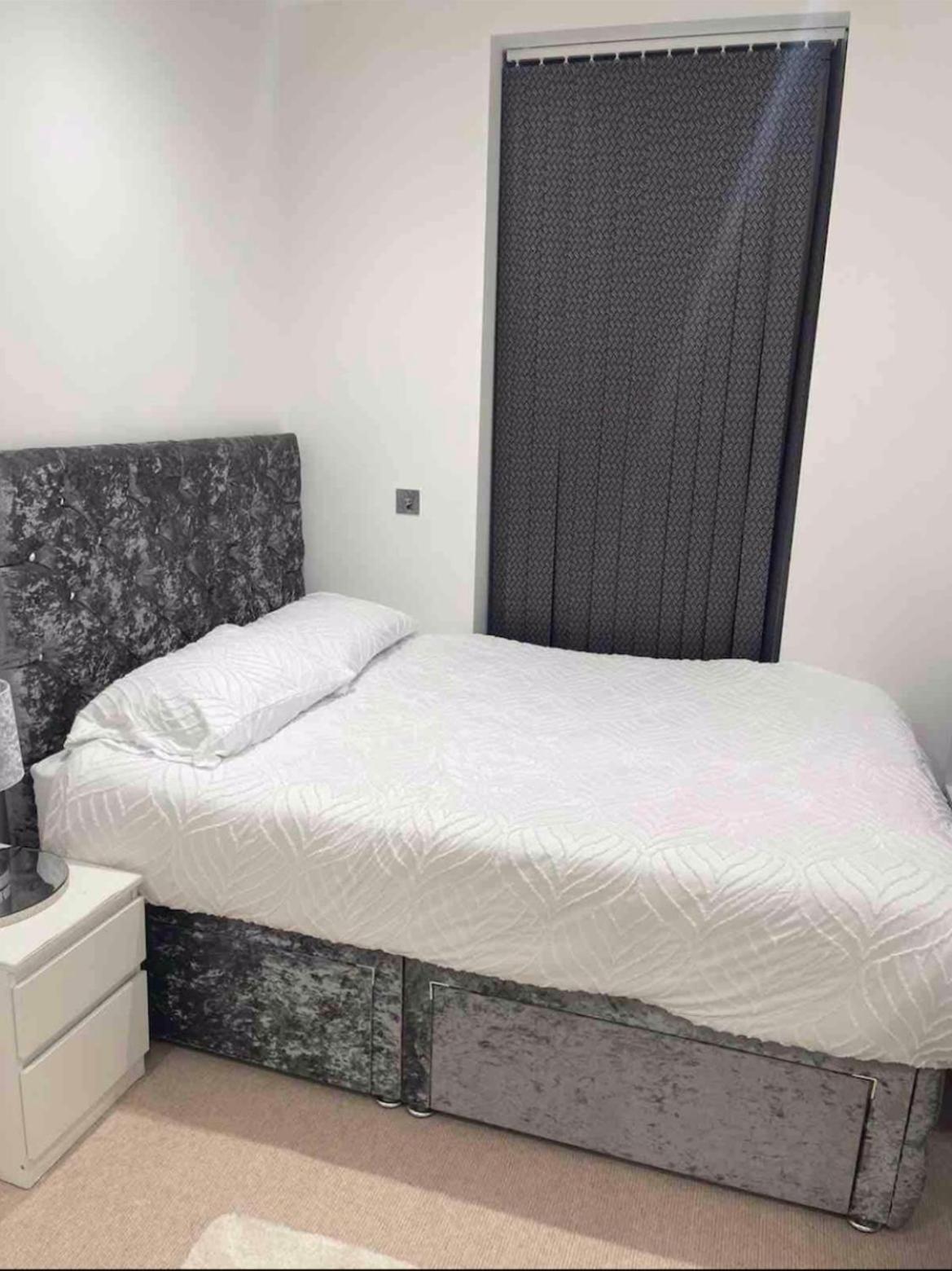 Luxury Top Floor Penthouse Apartment Near Heathrow London Exterior photo